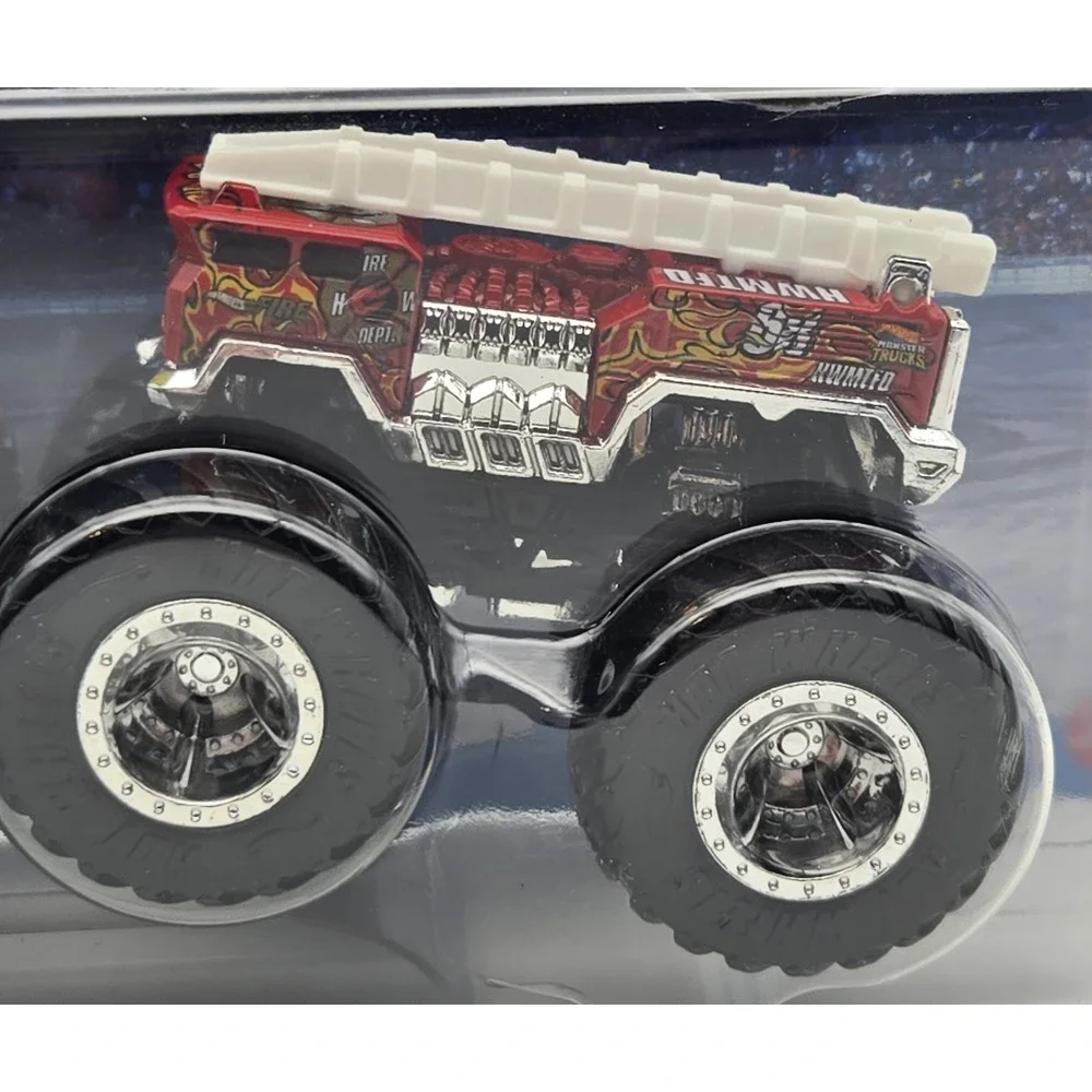 Hot Wheels Monster‎ Trucks Bone Shaker vs 5 Alarm 1:64 Diecast Toy Truck